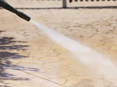 Higienizando el hormigón impreso con agua a alta presión Higienizando el hormigón impreso con agua a alta presión